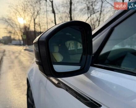 Белый Ленд Ровер Рендж Ровер Велар, объемом двигателя 3 л и пробегом 65 тыс. км за 29000 $, фото 16 на Automoto.ua