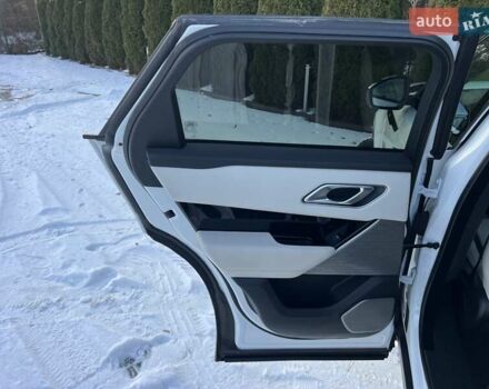 Белый Ленд Ровер Рендж Ровер Велар, объемом двигателя 2 л и пробегом 112 тыс. км за 31999 $, фото 33 на Automoto.ua