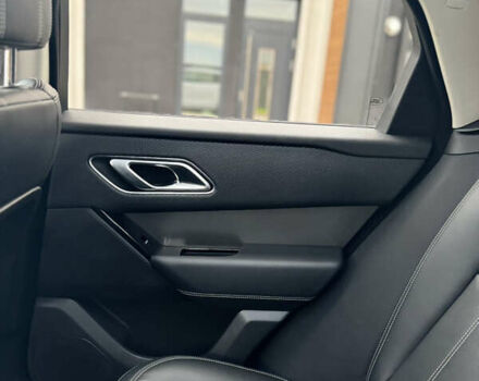 Белый Ленд Ровер Рендж Ровер Велар, объемом двигателя 2 л и пробегом 62 тыс. км за 39900 $, фото 20 на Automoto.ua