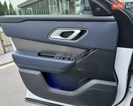 Белый Ленд Ровер Рендж Ровер Велар, объемом двигателя 2.99 л и пробегом 71 тыс. км за 48900 $, фото 32 на Automoto.ua