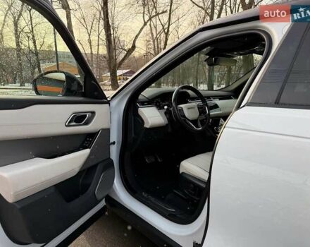 Белый Ленд Ровер Рендж Ровер Велар, объемом двигателя 3 л и пробегом 65 тыс. км за 29000 $, фото 6 на Automoto.ua