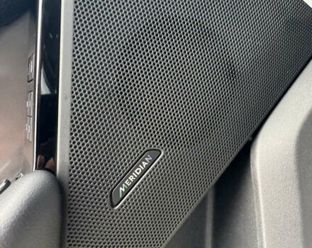 Белый Ленд Ровер Рендж Ровер Велар, объемом двигателя 2 л и пробегом 62 тыс. км за 39900 $, фото 32 на Automoto.ua