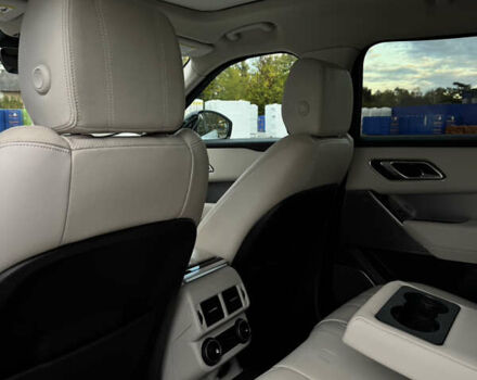 Белый Ленд Ровер Рендж Ровер Велар, объемом двигателя 2 л и пробегом 80 тыс. км за 35500 $, фото 46 на Automoto.ua