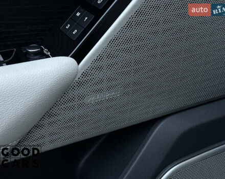 Белый Ленд Ровер Рендж Ровер Велар, объемом двигателя 2 л и пробегом 51 тыс. км за 42500 $, фото 19 на Automoto.ua