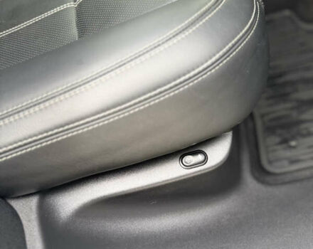 Белый Ленд Ровер Рендж Ровер Велар, объемом двигателя 2 л и пробегом 62 тыс. км за 39900 $, фото 11 на Automoto.ua