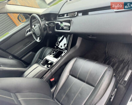 Белый Ленд Ровер Рендж Ровер Велар, объемом двигателя 2 л и пробегом 62 тыс. км за 39900 $, фото 9 на Automoto.ua