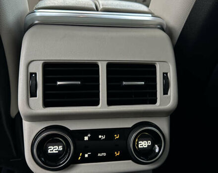 Белый Ленд Ровер Рендж Ровер Велар, объемом двигателя 2 л и пробегом 80 тыс. км за 35500 $, фото 45 на Automoto.ua