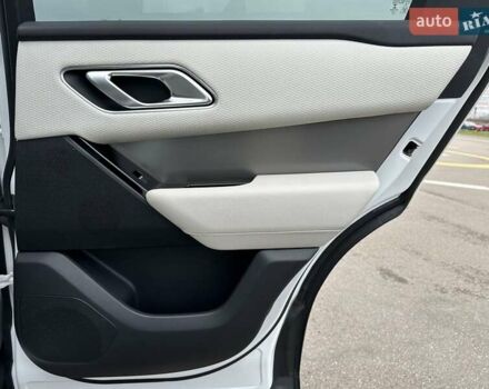Білий Ленд Ровер Рендж Ровер Велар, об'ємом двигуна 2 л та пробігом 129 тис. км за 34900 $, фото 26 на Automoto.ua