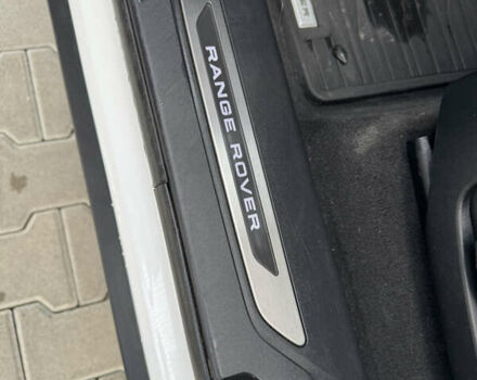 Белый Ленд Ровер Рендж Ровер Велар, объемом двигателя 2 л и пробегом 62 тыс. км за 39900 $, фото 29 на Automoto.ua