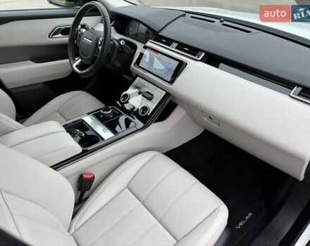Білий Ленд Ровер Рендж Ровер Велар, об'ємом двигуна 2 л та пробігом 129 тис. км за 34900 $, фото 28 на Automoto.ua
