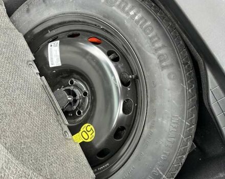 Білий Ленд Ровер Рендж Ровер Велар, об'ємом двигуна 2 л та пробігом 129 тис. км за 34900 $, фото 33 на Automoto.ua