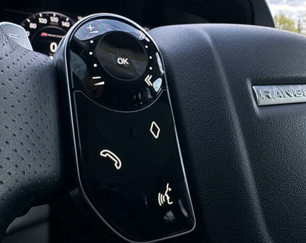 Белый Ленд Ровер Рендж Ровер Велар, объемом двигателя 2 л и пробегом 80 тыс. км за 35500 $, фото 35 на Automoto.ua