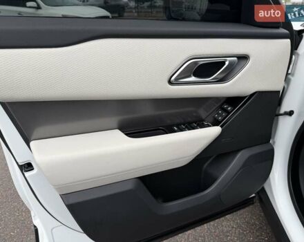Білий Ленд Ровер Рендж Ровер Велар, об'ємом двигуна 2 л та пробігом 88 тис. км за 44700 $, фото 50 на Automoto.ua