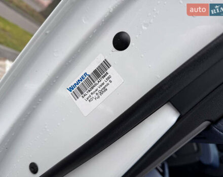 Белый Ленд Ровер Рендж Ровер Велар, объемом двигателя 2 л и пробегом 151 тыс. км за 34800 $, фото 36 на Automoto.ua