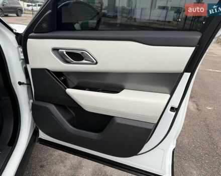 Білий Ленд Ровер Рендж Ровер Велар, об'ємом двигуна 2 л та пробігом 88 тис. км за 44700 $, фото 43 на Automoto.ua