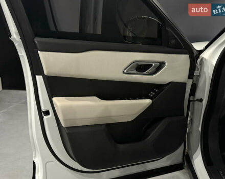 Белый Ленд Ровер Рендж Ровер Велар, объемом двигателя 2 л и пробегом 69 тыс. км за 44500 $, фото 31 на Automoto.ua