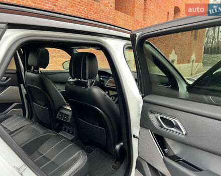 Білий Ленд Ровер Рендж Ровер Велар, об'ємом двигуна 2 л та пробігом 129 тис. км за 35900 $, фото 15 на Automoto.ua