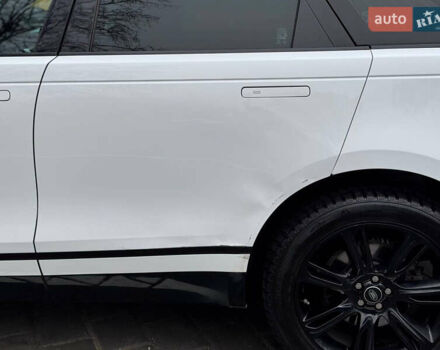 Белый Ленд Ровер Рендж Ровер Велар, объемом двигателя 2 л и пробегом 151 тыс. км за 34800 $, фото 17 на Automoto.ua