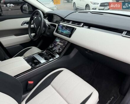 Білий Ленд Ровер Рендж Ровер Велар, об'ємом двигуна 2 л та пробігом 88 тис. км за 44700 $, фото 42 на Automoto.ua