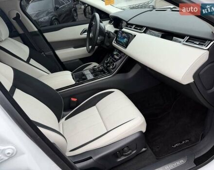 Білий Ленд Ровер Рендж Ровер Велар, об'ємом двигуна 2 л та пробігом 88 тис. км за 44700 $, фото 39 на Automoto.ua