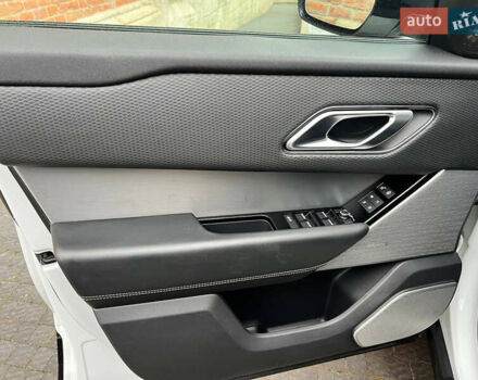 Білий Ленд Ровер Рендж Ровер Велар, об'ємом двигуна 2 л та пробігом 129 тис. км за 35900 $, фото 11 на Automoto.ua