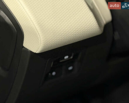Белый Ленд Ровер Рендж Ровер Велар, объемом двигателя 2 л и пробегом 69 тыс. км за 44500 $, фото 29 на Automoto.ua
