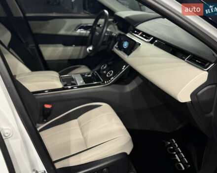 Белый Ленд Ровер Рендж Ровер Велар, объемом двигателя 2 л и пробегом 69 тыс. км за 44500 $, фото 18 на Automoto.ua