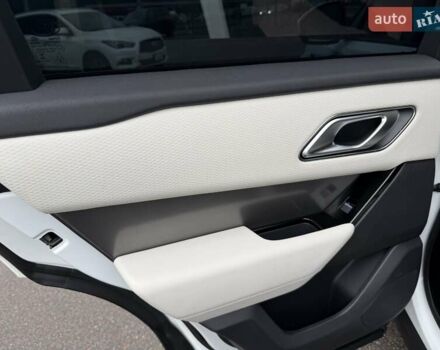 Білий Ленд Ровер Рендж Ровер Велар, об'ємом двигуна 2 л та пробігом 88 тис. км за 44700 $, фото 51 на Automoto.ua