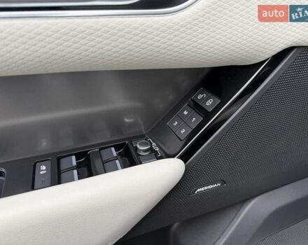 Білий Ленд Ровер Рендж Ровер Велар, об'ємом двигуна 2 л та пробігом 88 тис. км за 44700 $, фото 49 на Automoto.ua