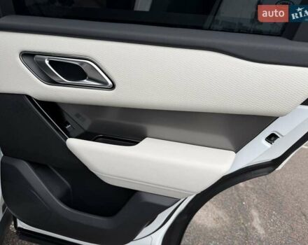 Білий Ленд Ровер Рендж Ровер Велар, об'ємом двигуна 2 л та пробігом 88 тис. км за 44700 $, фото 46 на Automoto.ua