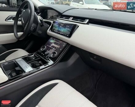 Білий Ленд Ровер Рендж Ровер Велар, об'ємом двигуна 2 л та пробігом 88 тис. км за 44700 $, фото 44 на Automoto.ua