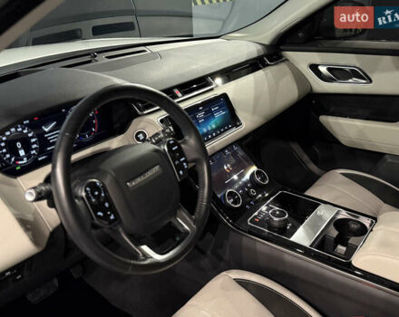 Белый Ленд Ровер Рендж Ровер Велар, объемом двигателя 2 л и пробегом 69 тыс. км за 44500 $, фото 27 на Automoto.ua