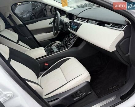 Білий Ленд Ровер Рендж Ровер Велар, об'ємом двигуна 2 л та пробігом 88 тис. км за 44700 $, фото 40 на Automoto.ua