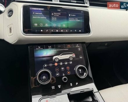 Білий Ленд Ровер Рендж Ровер Велар, об'ємом двигуна 2 л та пробігом 88 тис. км за 44700 $, фото 54 на Automoto.ua