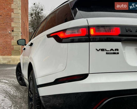 Білий Ленд Ровер Рендж Ровер Велар, об'ємом двигуна 2 л та пробігом 129 тис. км за 35900 $, фото 36 на Automoto.ua