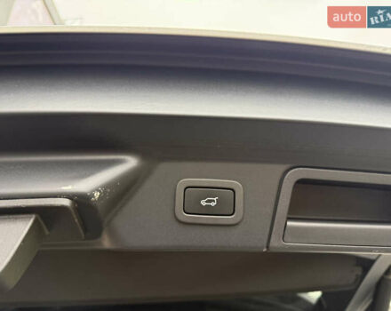 Белый Ленд Ровер Рендж Ровер Велар, объемом двигателя 2 л и пробегом 63 тыс. км за 45500 $, фото 20 на Automoto.ua