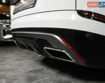 Білий Ленд Ровер Рендж Ровер Велар, об'ємом двигуна 3 л та пробігом 102 тис. км за 48900 $, фото 41 на Automoto.ua