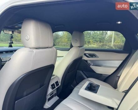 Белый Ленд Ровер Рендж Ровер Велар, объемом двигателя 2 л и пробегом 92 тыс. км за 48000 $, фото 23 на Automoto.ua