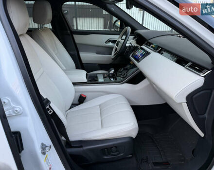 Білий Ленд Ровер Рендж Ровер Велар, об'ємом двигуна 2 л та пробігом 63 тис. км за 44500 $, фото 48 на Automoto.ua