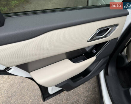 Білий Ленд Ровер Рендж Ровер Велар, об'ємом двигуна 2 л та пробігом 108 тис. км за 44999 $, фото 41 на Automoto.ua