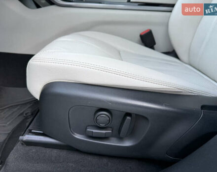 Білий Ленд Ровер Рендж Ровер Велар, об'ємом двигуна 2 л та пробігом 63 тис. км за 44500 $, фото 37 на Automoto.ua