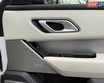 Білий Ленд Ровер Рендж Ровер Велар, об'ємом двигуна 2 л та пробігом 60 тис. км за 44900 $, фото 15 на Automoto.ua