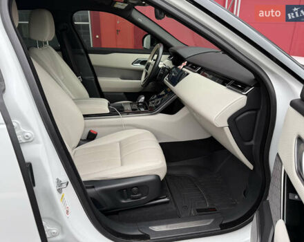 Белый Ленд Ровер Рендж Ровер Велар, объемом двигателя 2 л и пробегом 63 тыс. км за 44999 $, фото 15 на Automoto.ua