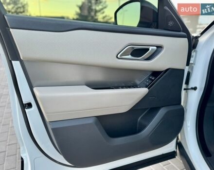 Белый Ленд Ровер Рендж Ровер Велар, объемом двигателя 2 л и пробегом 113 тыс. км за 41999 $, фото 48 на Automoto.ua