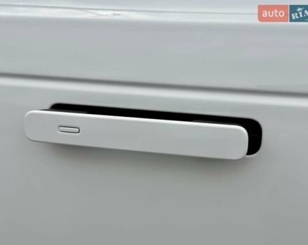 Белый Ленд Ровер Рендж Ровер Велар, объемом двигателя 2 л и пробегом 68 тыс. км за 57500 $, фото 26 на Automoto.ua