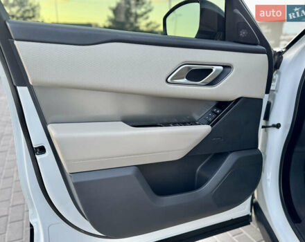 Білий Ленд Ровер Рендж Ровер Велар, об'ємом двигуна 2 л та пробігом 108 тис. км за 43500 $, фото 18 на Automoto.ua