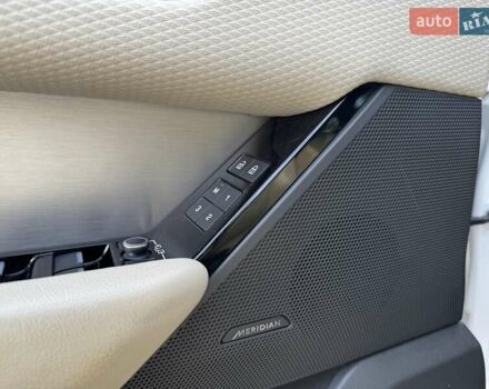 Белый Ленд Ровер Рендж Ровер Велар, объемом двигателя 2 л и пробегом 92 тыс. км за 48000 $, фото 18 на Automoto.ua