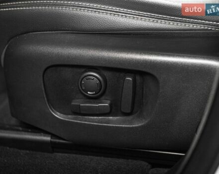 Білий Ленд Ровер Рендж Ровер Велар, об'ємом двигуна 3 л та пробігом 102 тис. км за 48900 $, фото 71 на Automoto.ua