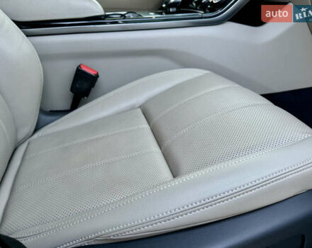 Білий Ленд Ровер Рендж Ровер Велар, об'ємом двигуна 2 л та пробігом 108 тис. км за 43500 $, фото 30 на Automoto.ua