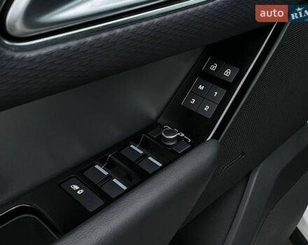 Білий Ленд Ровер Рендж Ровер Велар, об'ємом двигуна 2 л та пробігом 24 тис. км за 42500 $, фото 33 на Automoto.ua